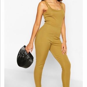 Boohoo ribbed jumpsuit NWT petite size US 6 olive